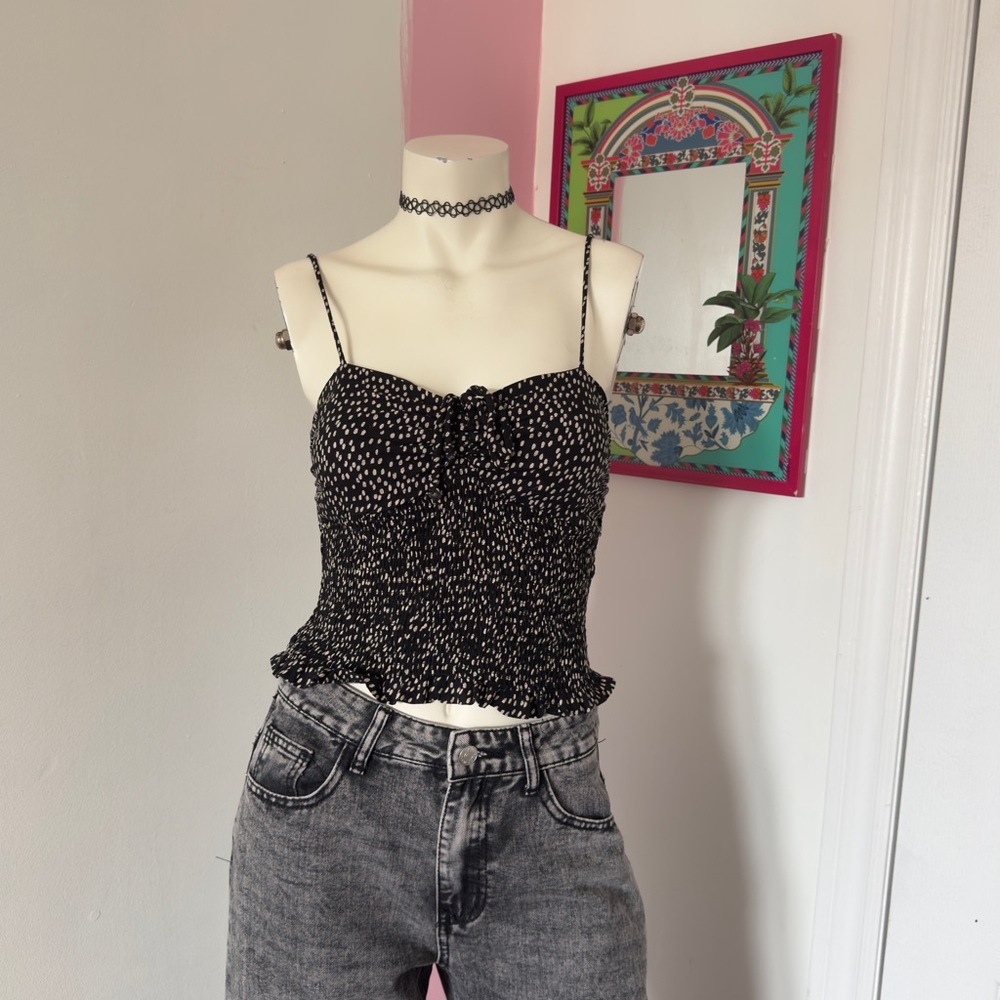 Urban Romantics Black Ruched Sleeveless Top With Beige Abstract Pattern